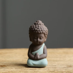 Buddha tea pet i keramik med förenade händer — Ljus mintgrön