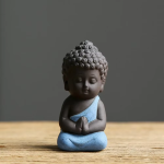 Buddha tea pet i keramik med förenade händer — Ljusblå