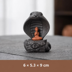 Djurformad tea pet i lila lera — Orm och figur