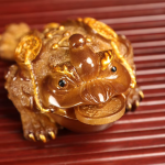 Färgskiftande tefigur i resin