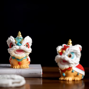 Figurer i kinesisk stil föreställande lejon i resin