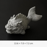 Figuriner i blått stengods med skulpterade reliefer — Fisk