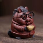Lyckogris tea pet i Yixinglera — Rödbrun
