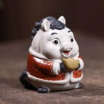 Lyckogris tea pet i Yixinglera — Vit och röd