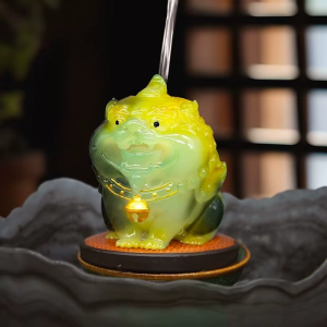 Pixiu-figur i resin för tebrickan med färgskiftning — Gulgrön med mörkgröna detaljer