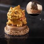 Pixiu tea pet med färgskiftande nyans — Guldfärgad figur med dekorerad sockel