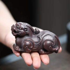 Pixiu tea pet med reliefsnirklar