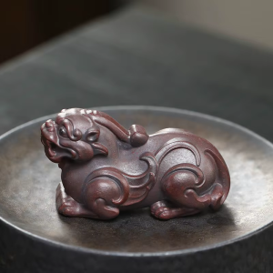 Pixiu tea pet med reliefsnirklar