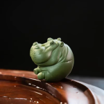 Tea pet flodhäst i Yixinglera — Ljusgrön