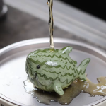 Tea pet-haj i keramik med vattenmelonsmönster