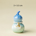 Tea pet i form av kalebass med kristallglasyr — Blå, guldfärgat hänge, 3 × 5,5 cm