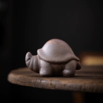 Tea pet i keramik för gongfu-te med flera motiv — Sköldpadda