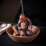 Tea pet Jiang Taigong i lila lera med tesil