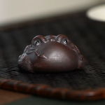 Tea pet med gyllene padda i Yixinglera