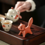 Tea pet med räv i Yixinglera (zisha)