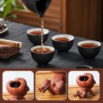 Tea pet med räv och babyfigur