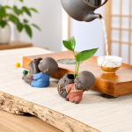 Tea pet munk med hydroponikvas i lila lera