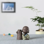 Tea pet munk med hydroponikvas i lila lera — 7,5 × 7,6 cm