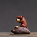 Tea pet mus med börsformad sockel