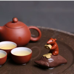 Tea pet mus med börsformad sockel