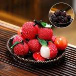 Tefigur i harts med litchi för tebrickan — Färgskiftande litchi med bas