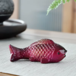Tefiguriner med koi-karp i resin