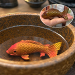 Tefiguriner med koi-karp i resin — Orange-röd och guld