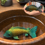 Tefiguriner med koi-karp i resin — Turkosgrön